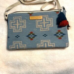 Large 5 pocket keeper with removable strap Used once. A gift from my husband.